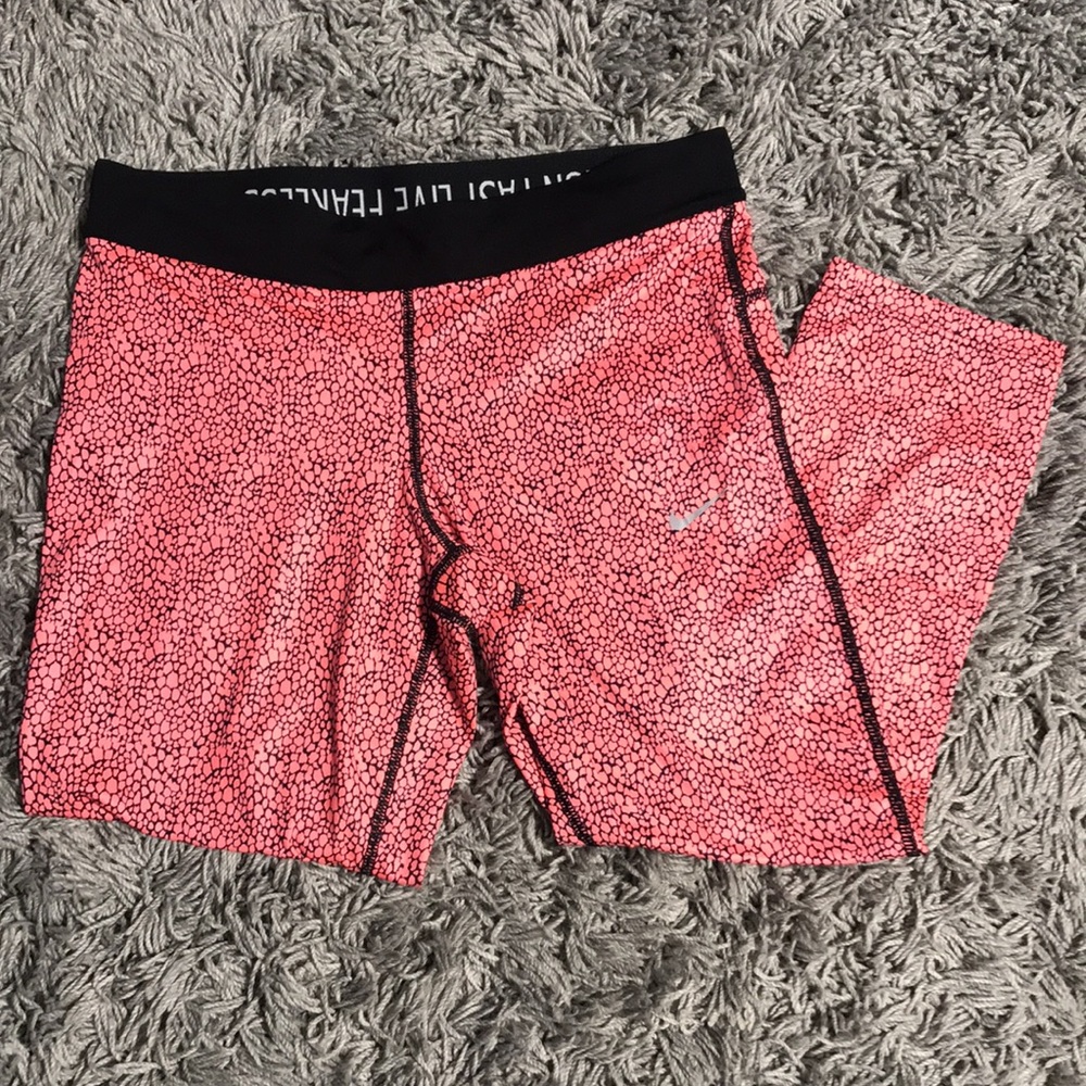 Nike 3/4 length leggings. Women’s. Size Medium.‎